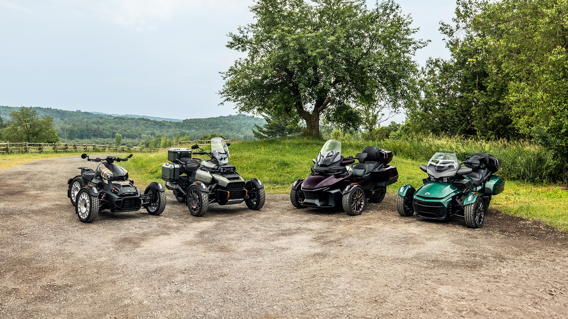 Žena jedoucí na tříkolce Can-Am Spyder RT Limited