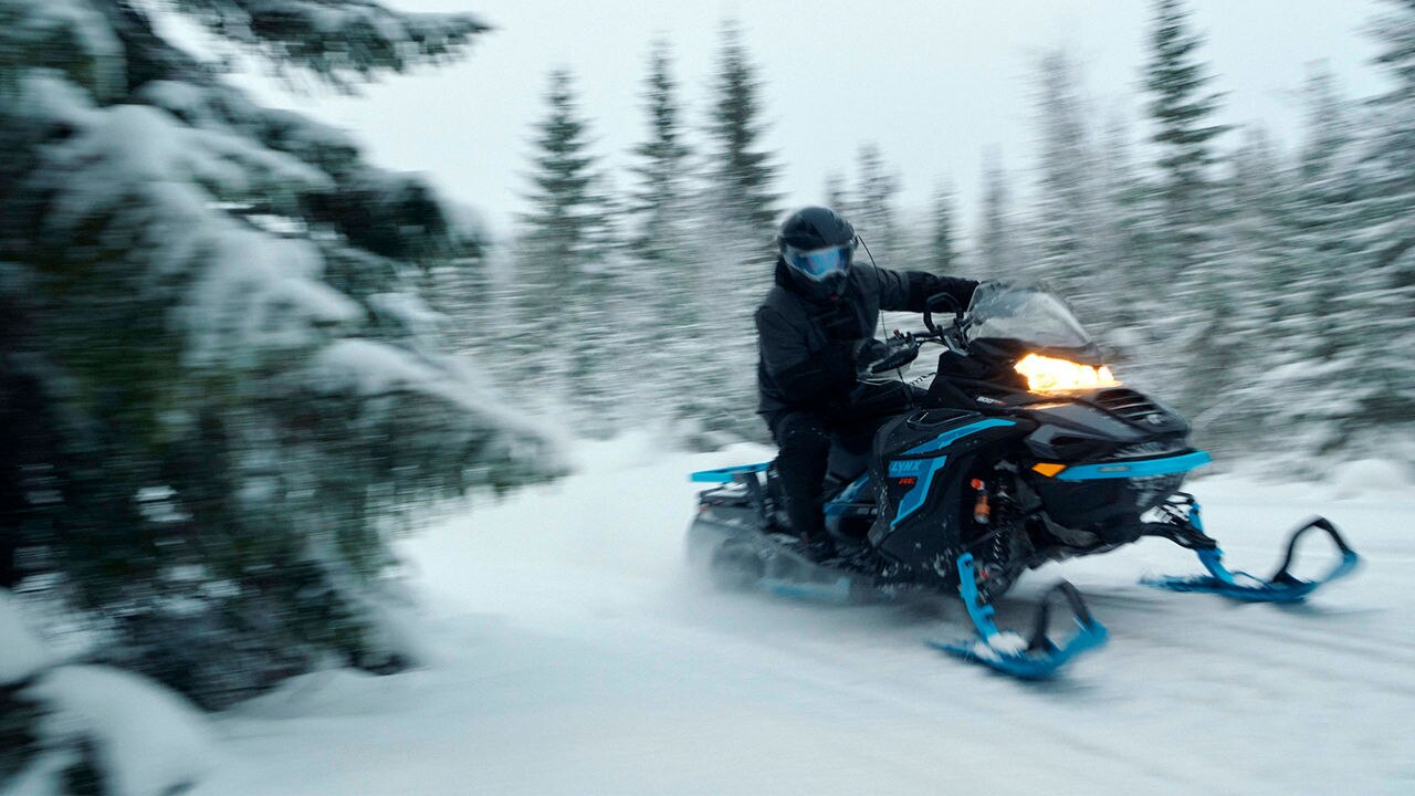 Lynx Commander RE snowmobile cornering fast on trail