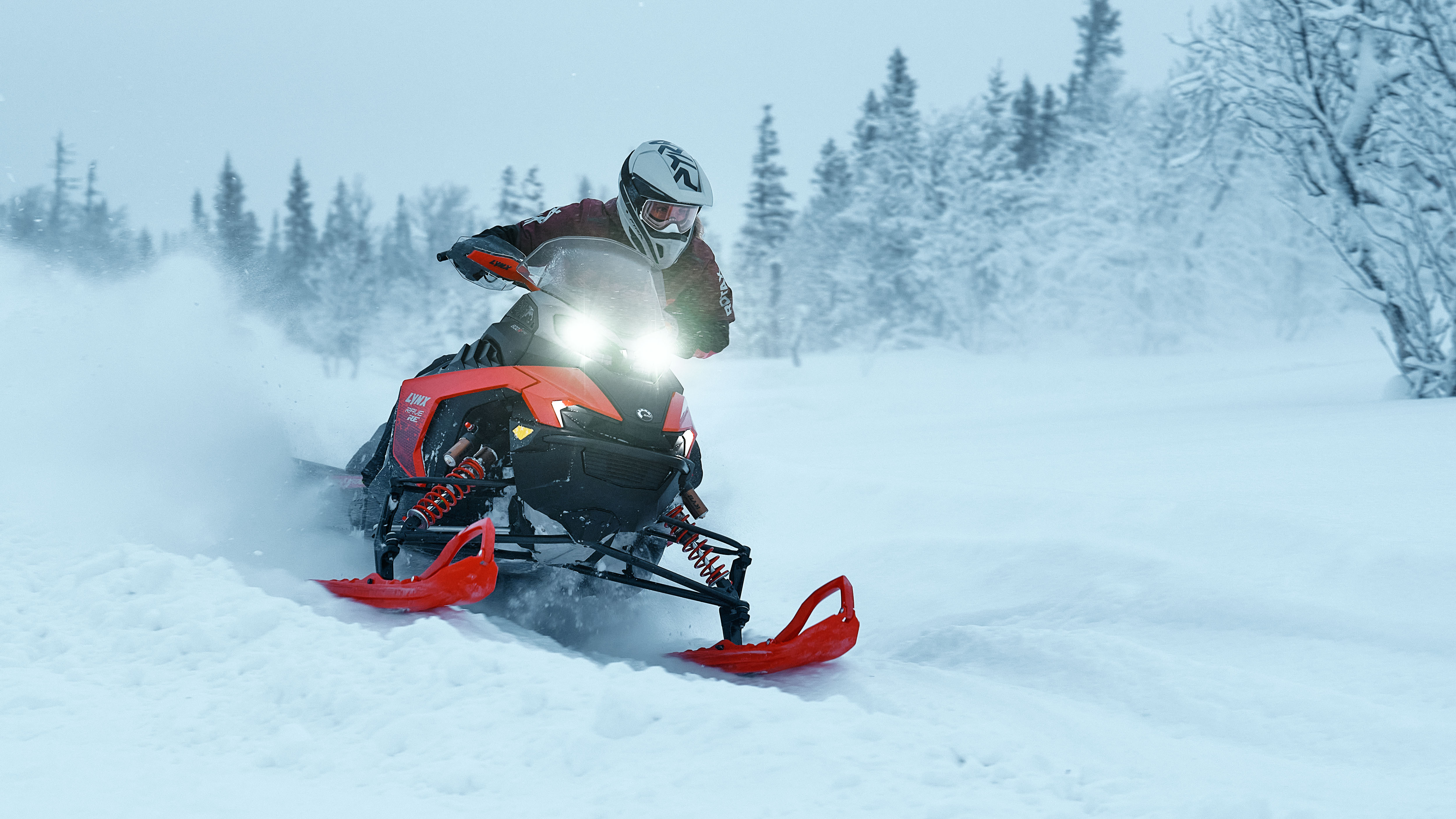Lynx Rave GLS 2025 snowmobile riding fast on trail