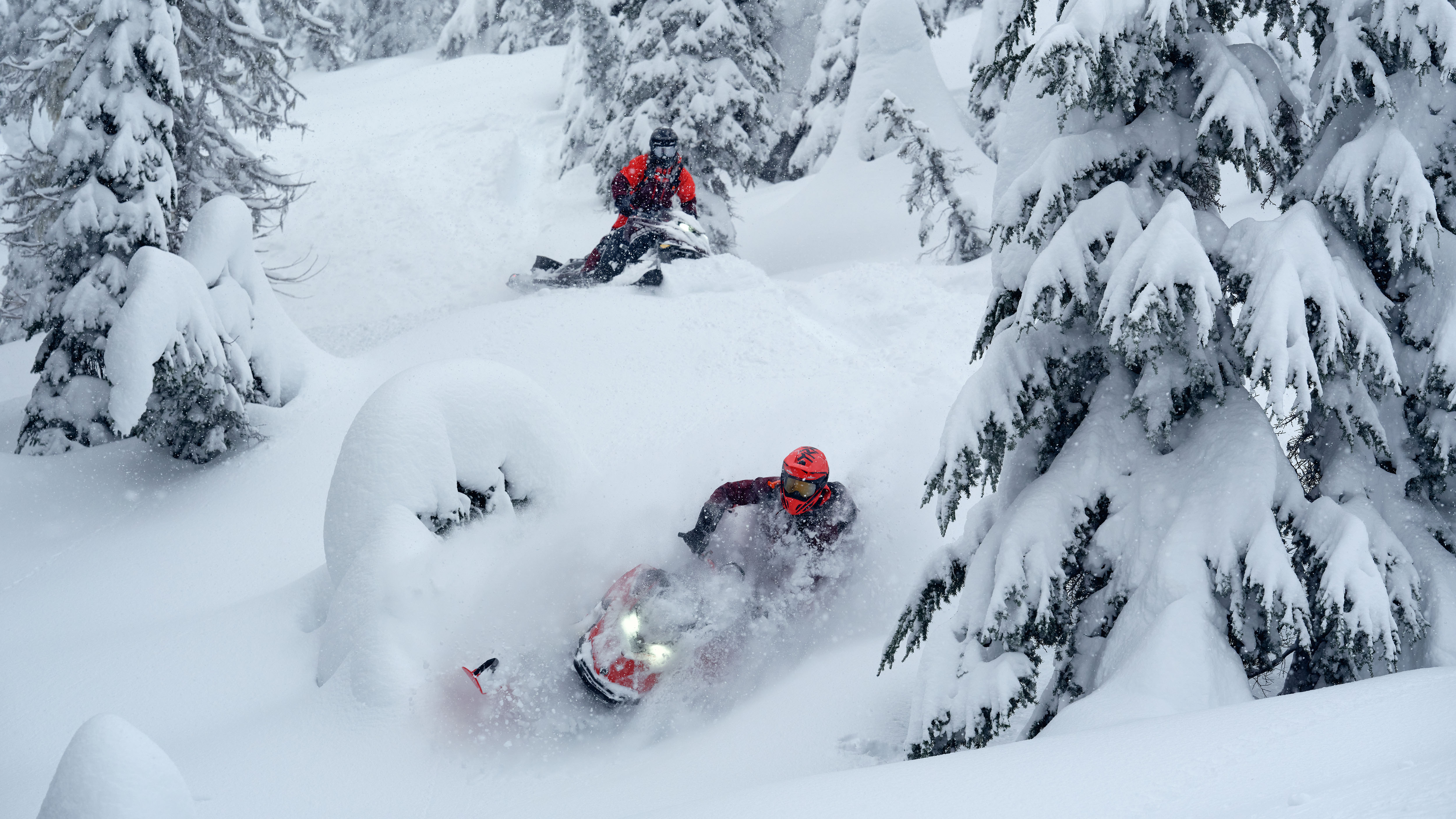 Lynx Shredder RE snowmobile making a tight turn in deep snow