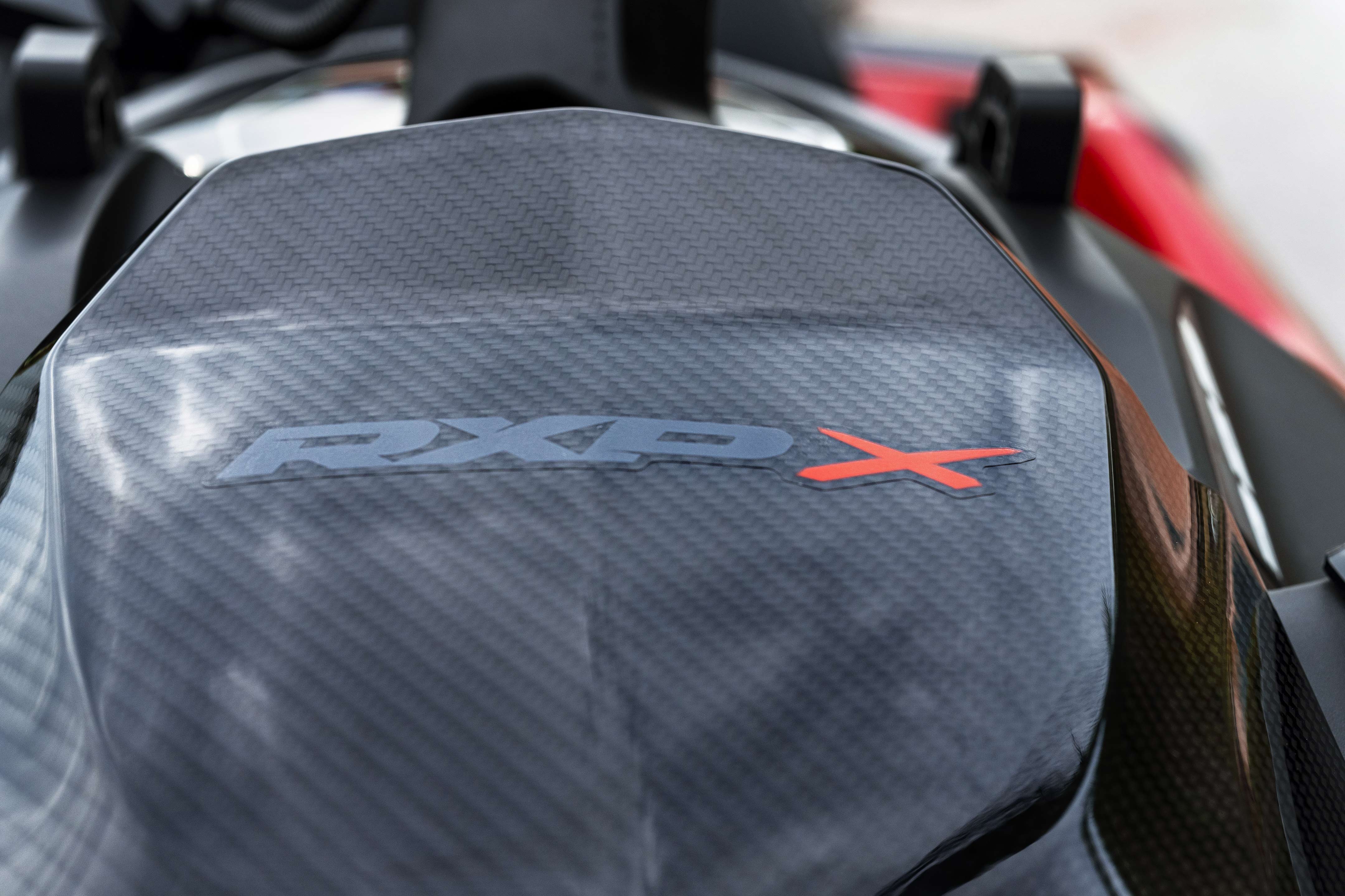 2024 Sea-Doo RXP-X kişisel deniz taşıtı ön kaputu