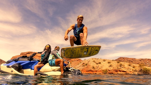 Trije prijatelji na Sea-Doo Wake Pro