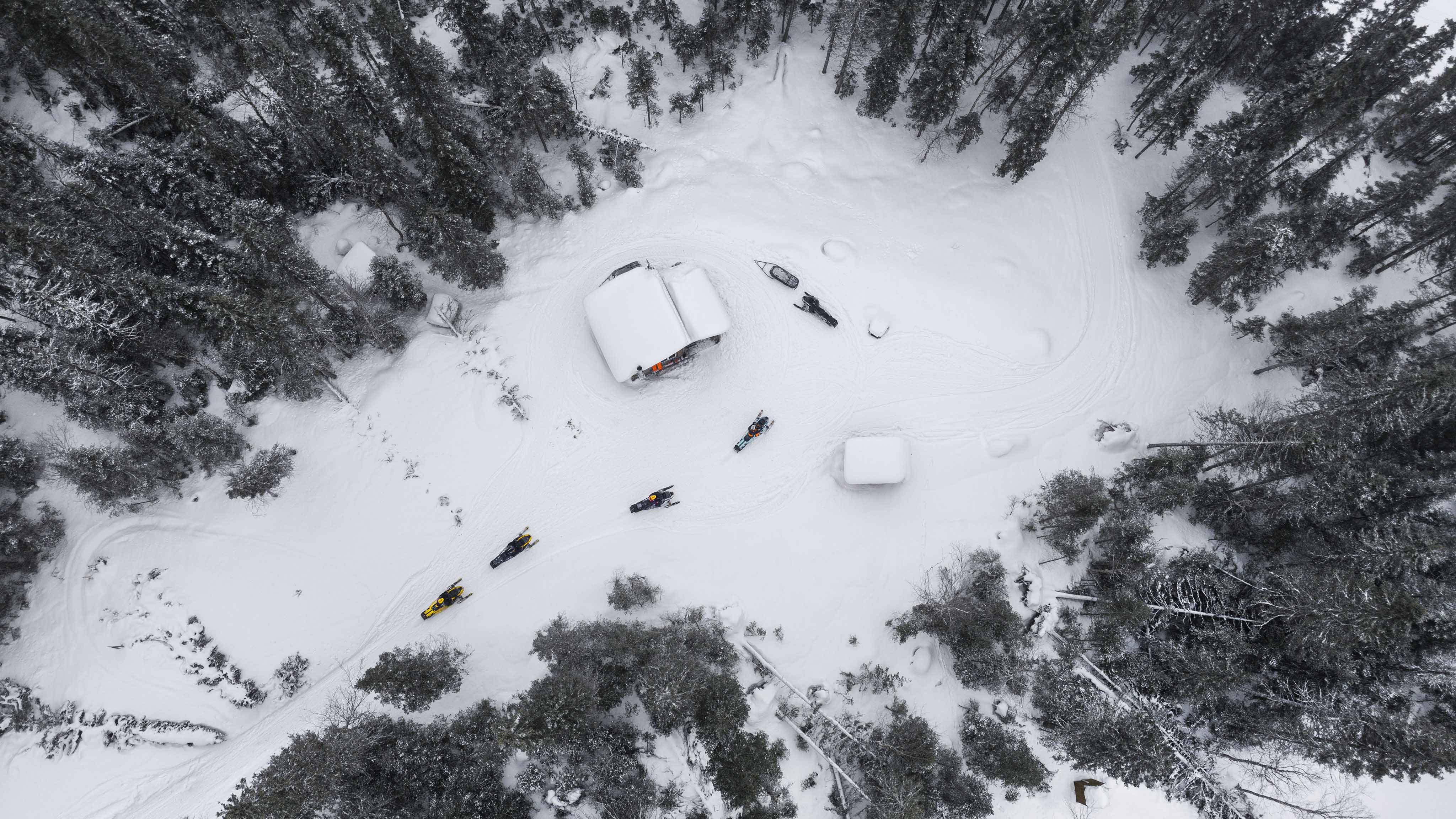 Birdview of Ski-Doo snowmobiles in trail