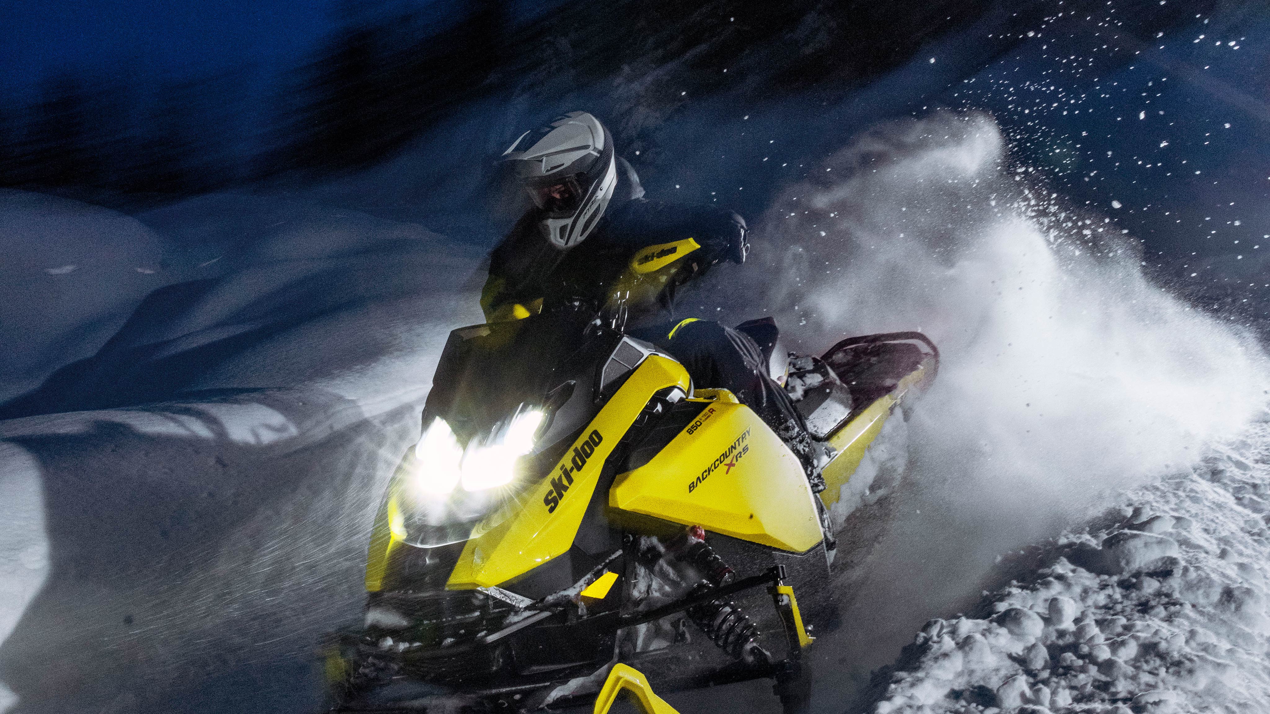 Jazdec na Ski-Doo 25