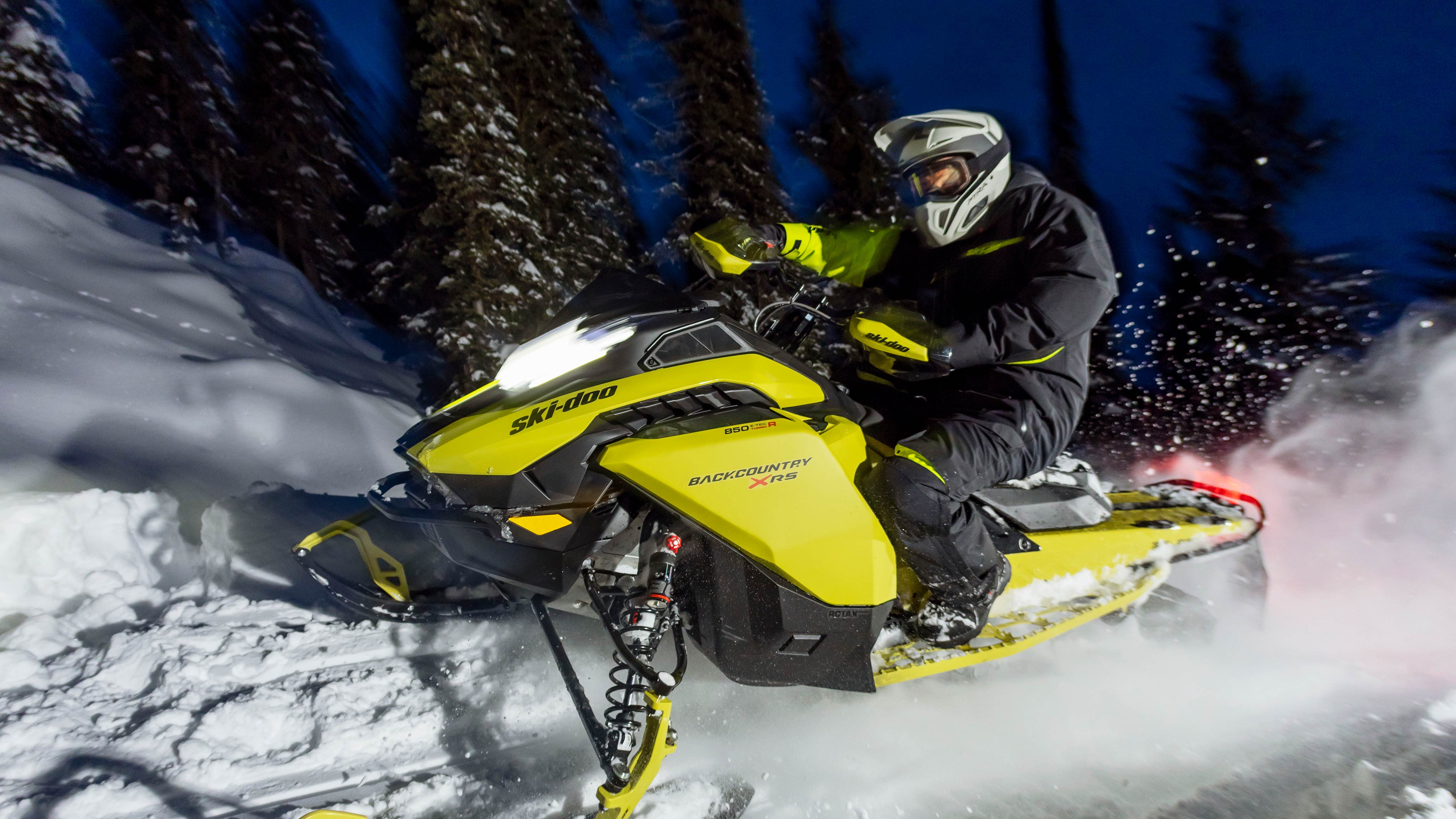 Ski-Doo та Lynx 2025 - нові моделі снігоходів, плюс дві електричні! 