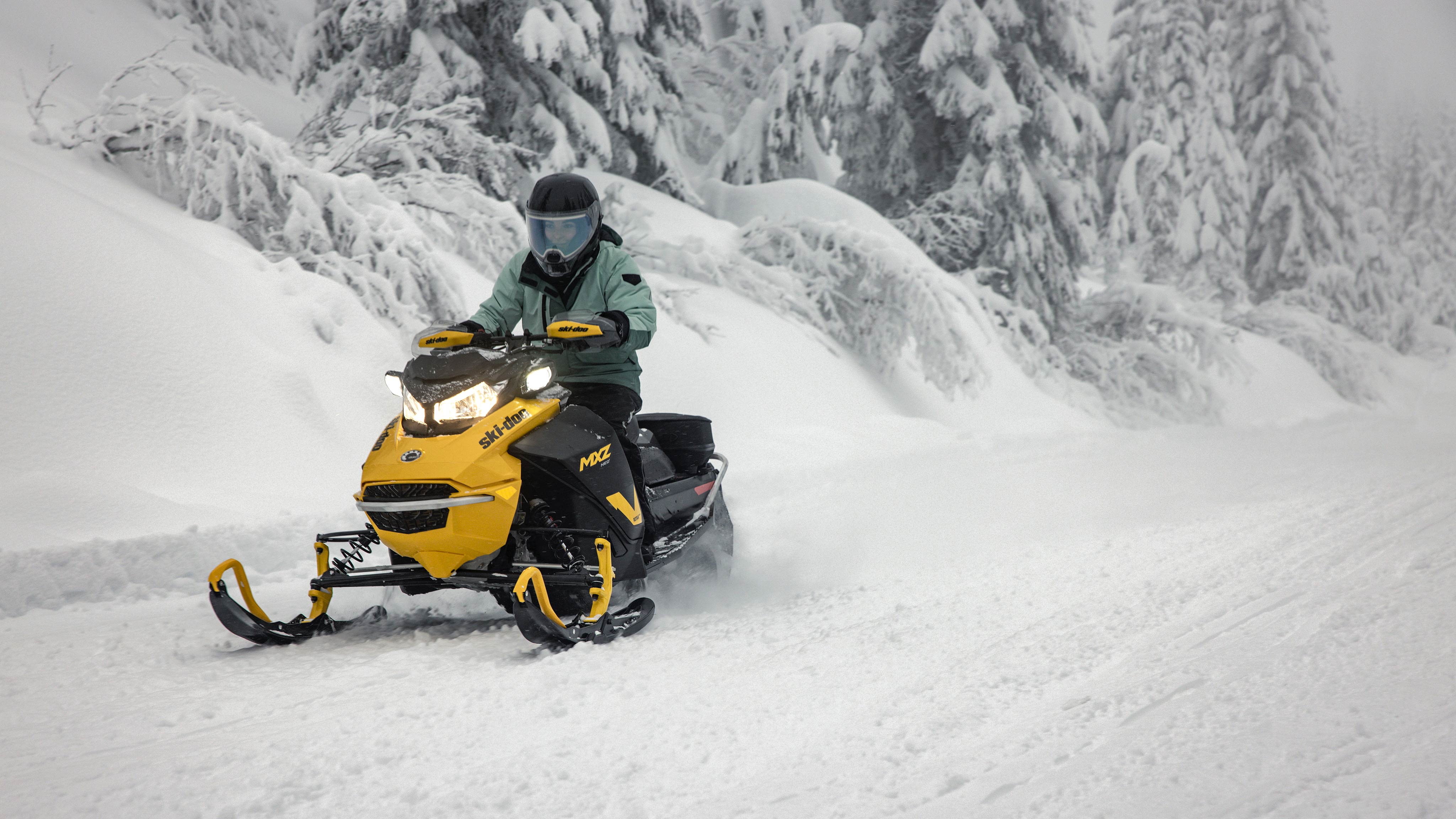Ski-Doo MXZ 2025