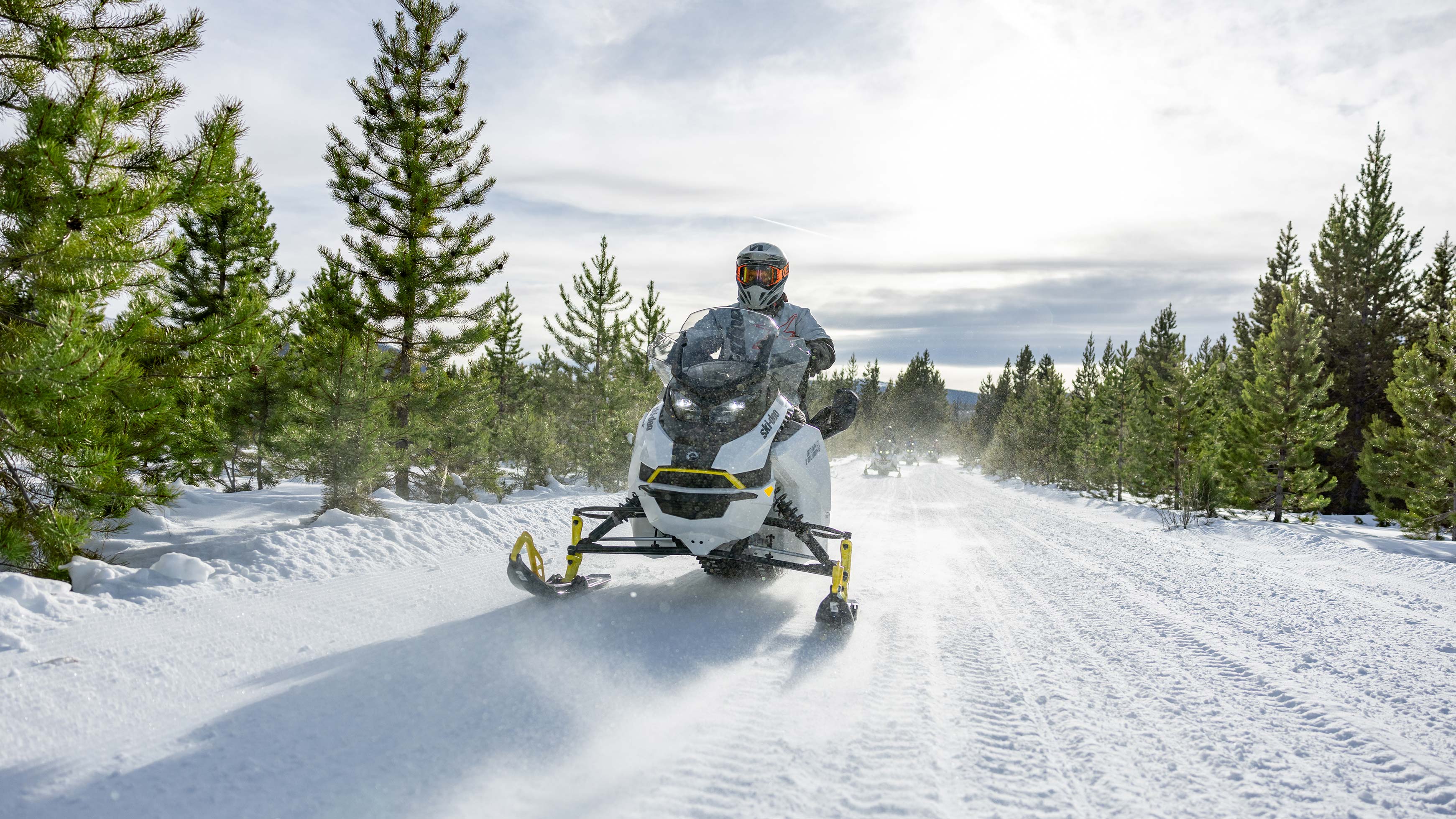 SkiDoo та Lynx 2025 нові моделі снігоходів, плюс дві електричні!