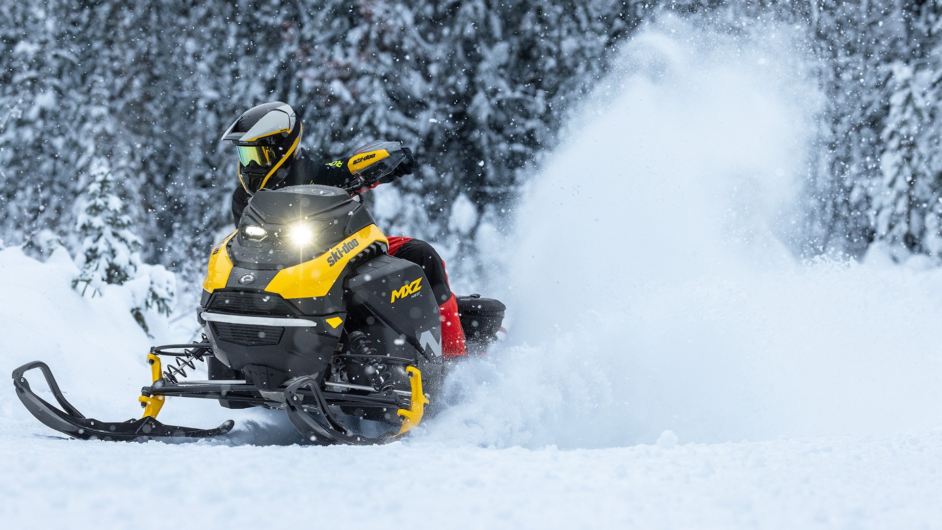 Ski-Doo v zákrute 