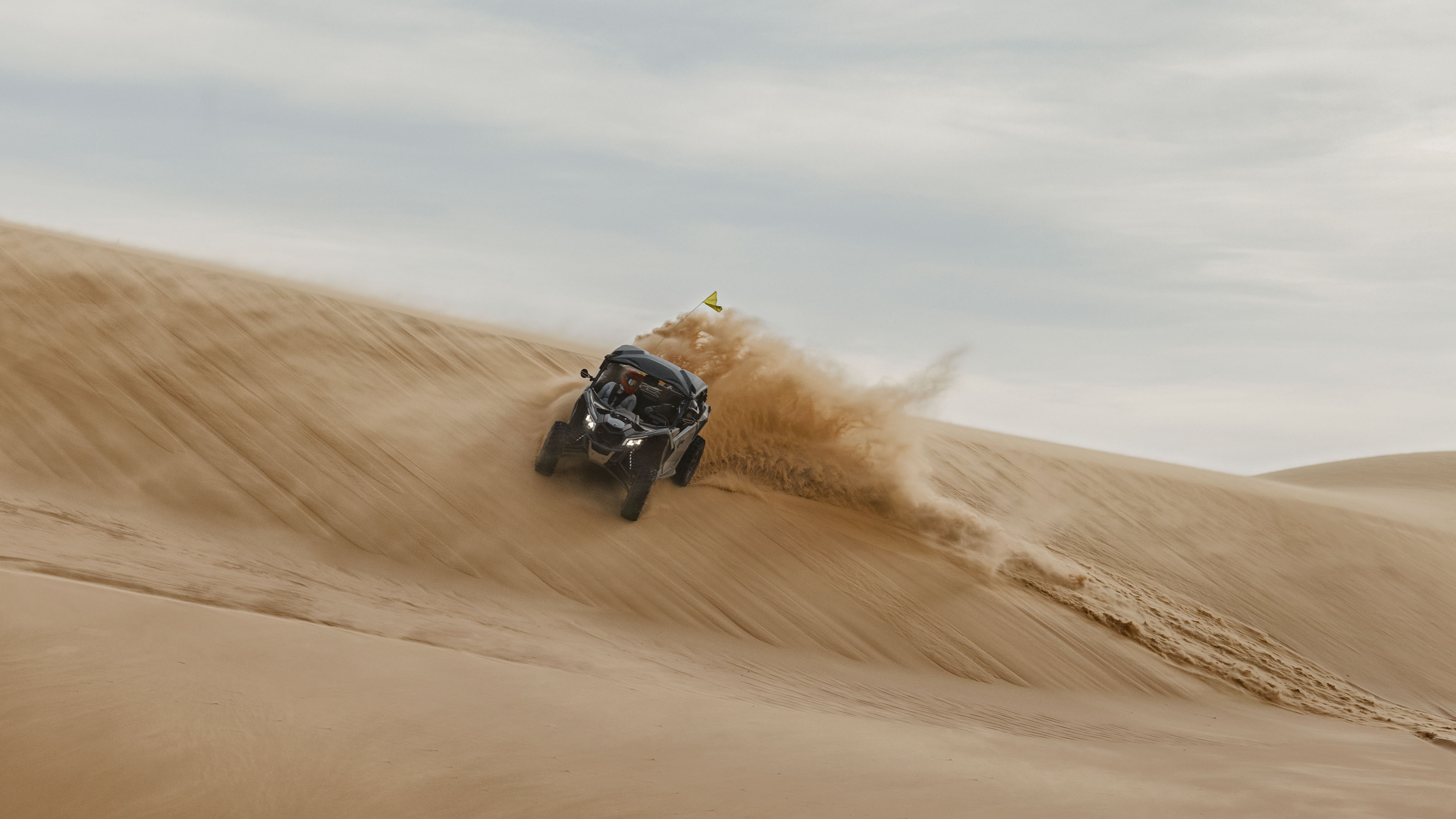 Maverick X ds Turbo RR em dunas de areia