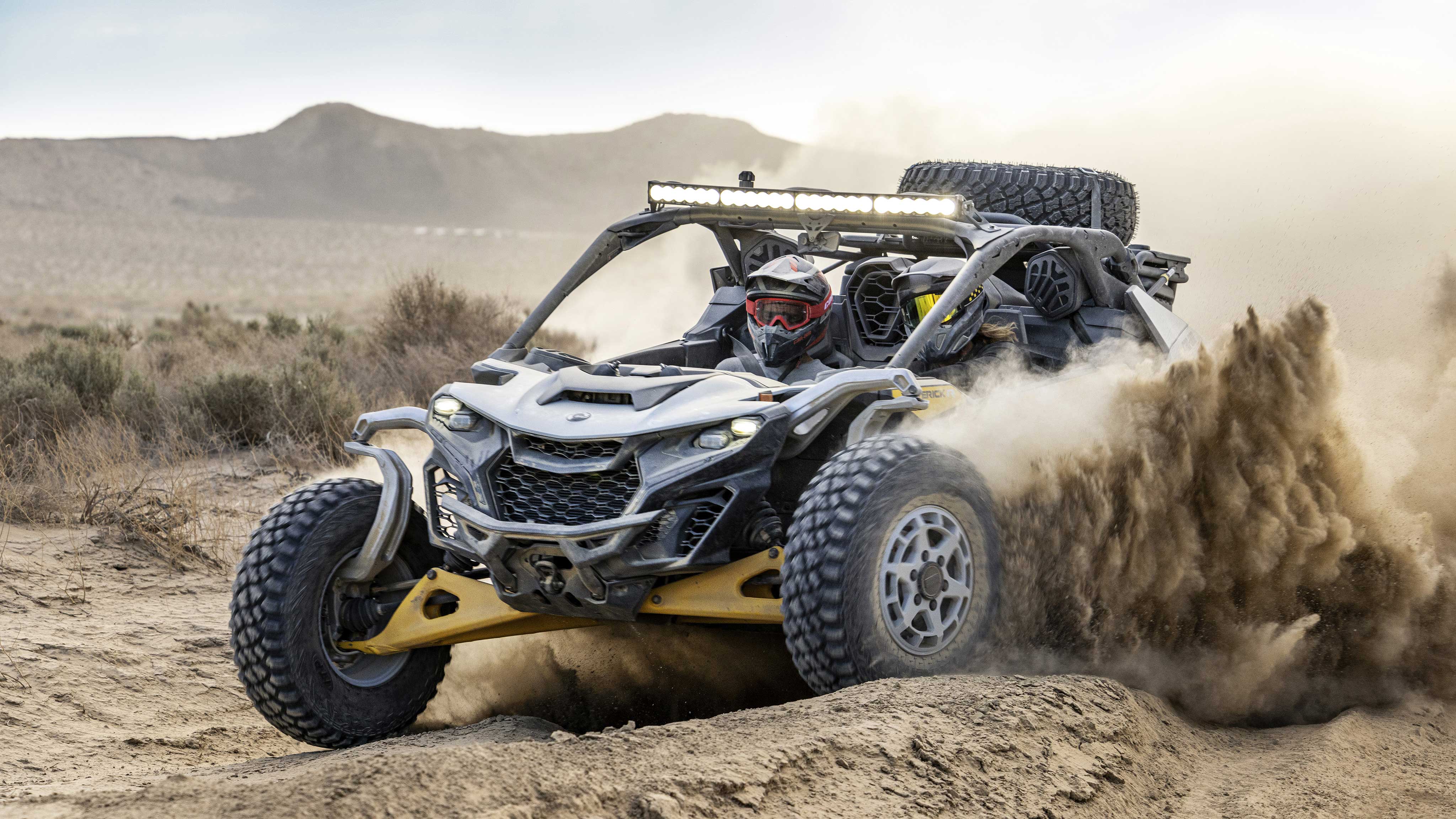 ORV SSV MY24 MAVERICK R Catalyst Gray/Neo Yellow Lifestyle