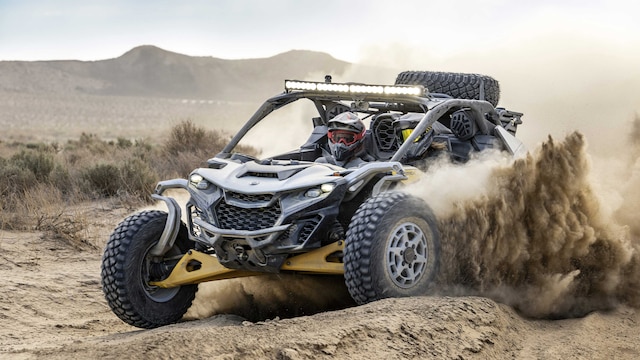ORV SSV MY24 MAVERICK R Catalyst Gray/Neo Yellow Lifestyle