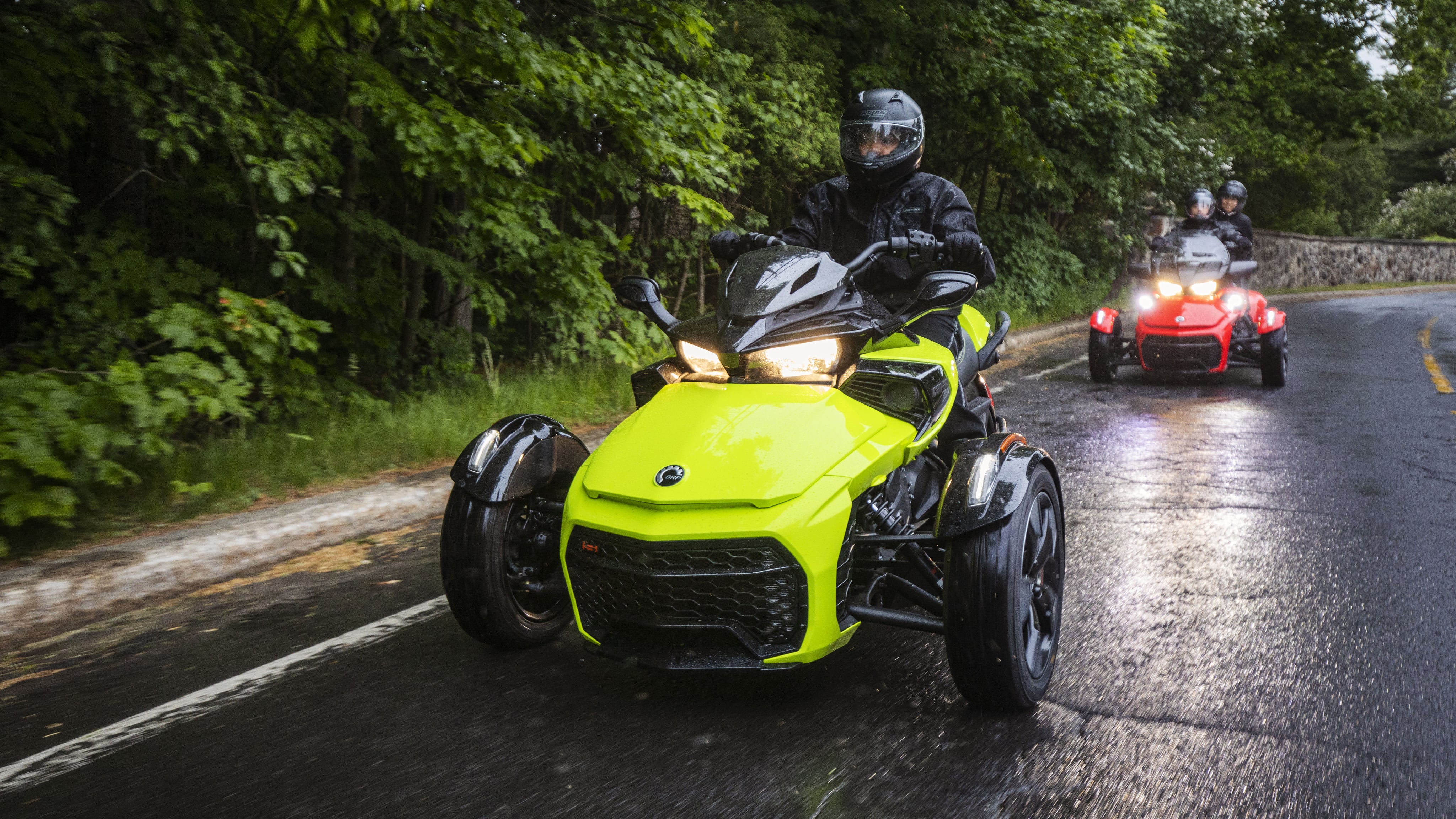2 Can-Am Spyder equipped with LED Lights