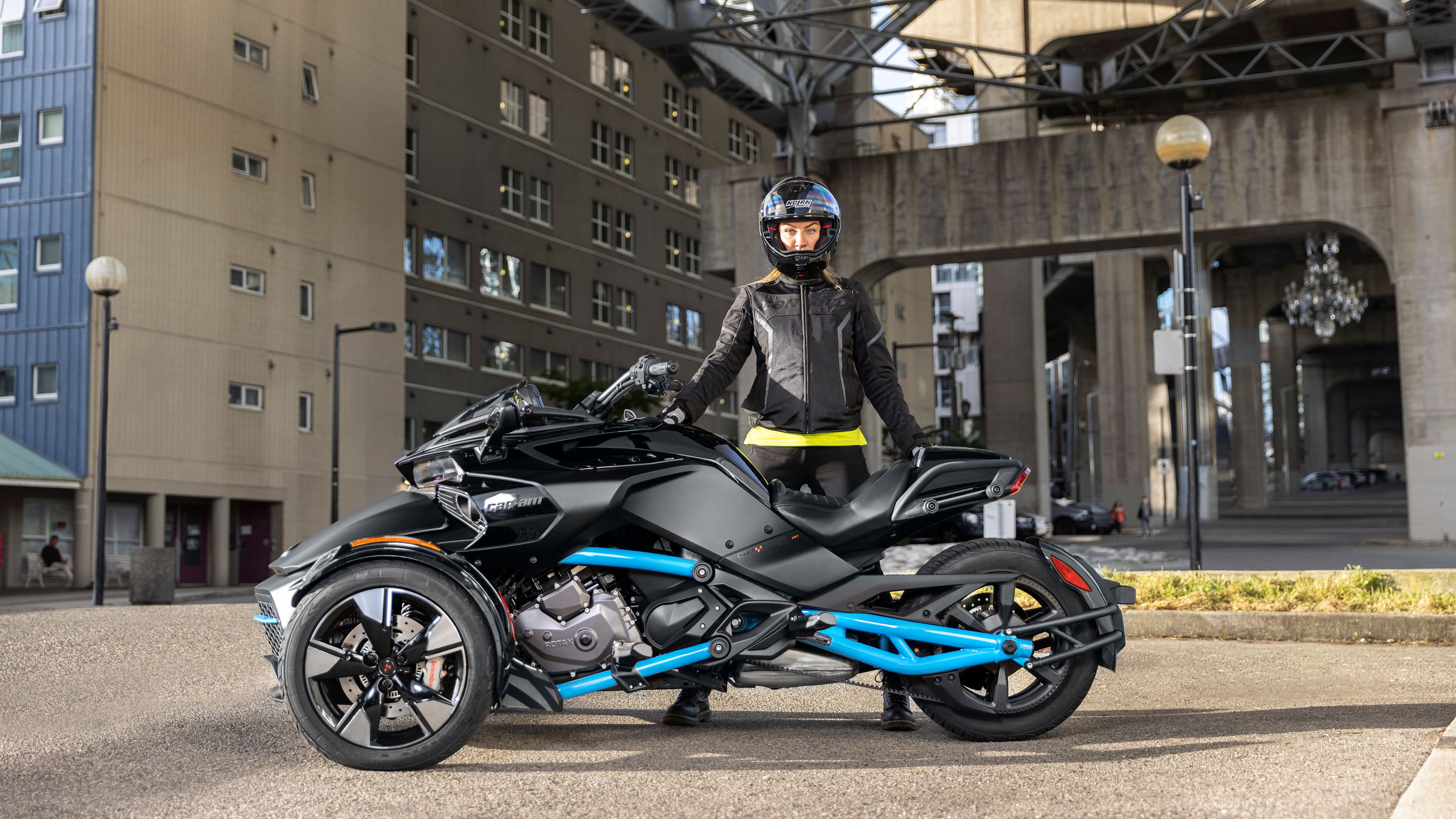 City Can-Am Spyder 2023