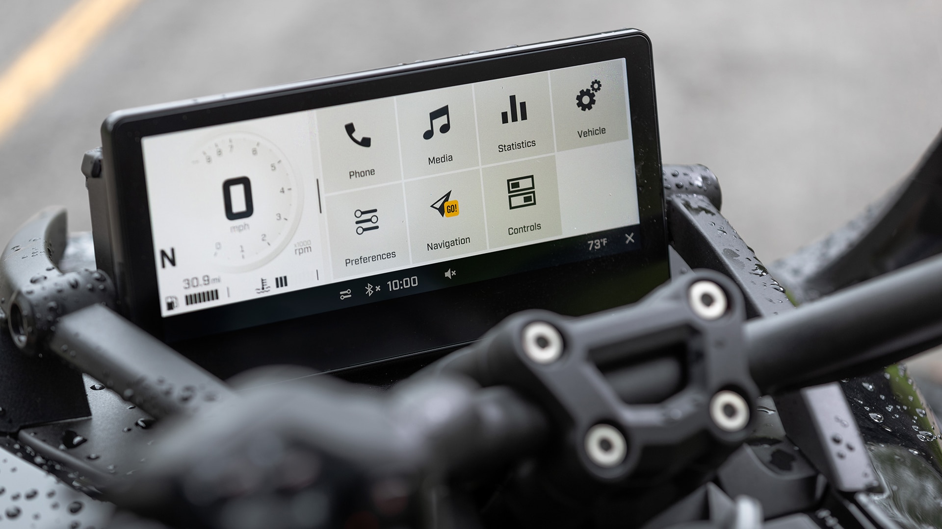 The new 10.25'' color touchscreen display on Can-Am Spyder