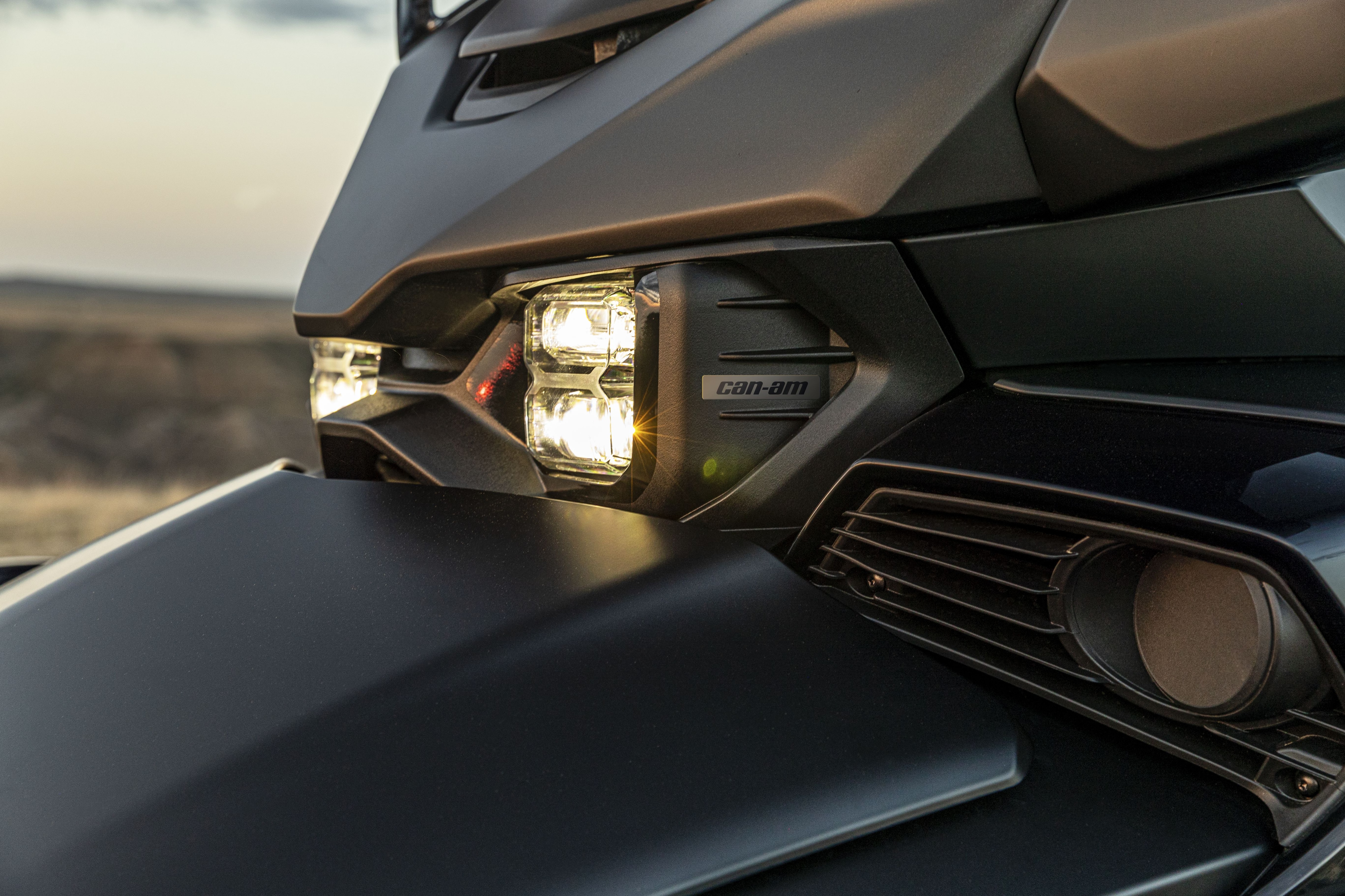 2024 Can-Am Spyder F3 vozidlá s novými LED svetlometmi