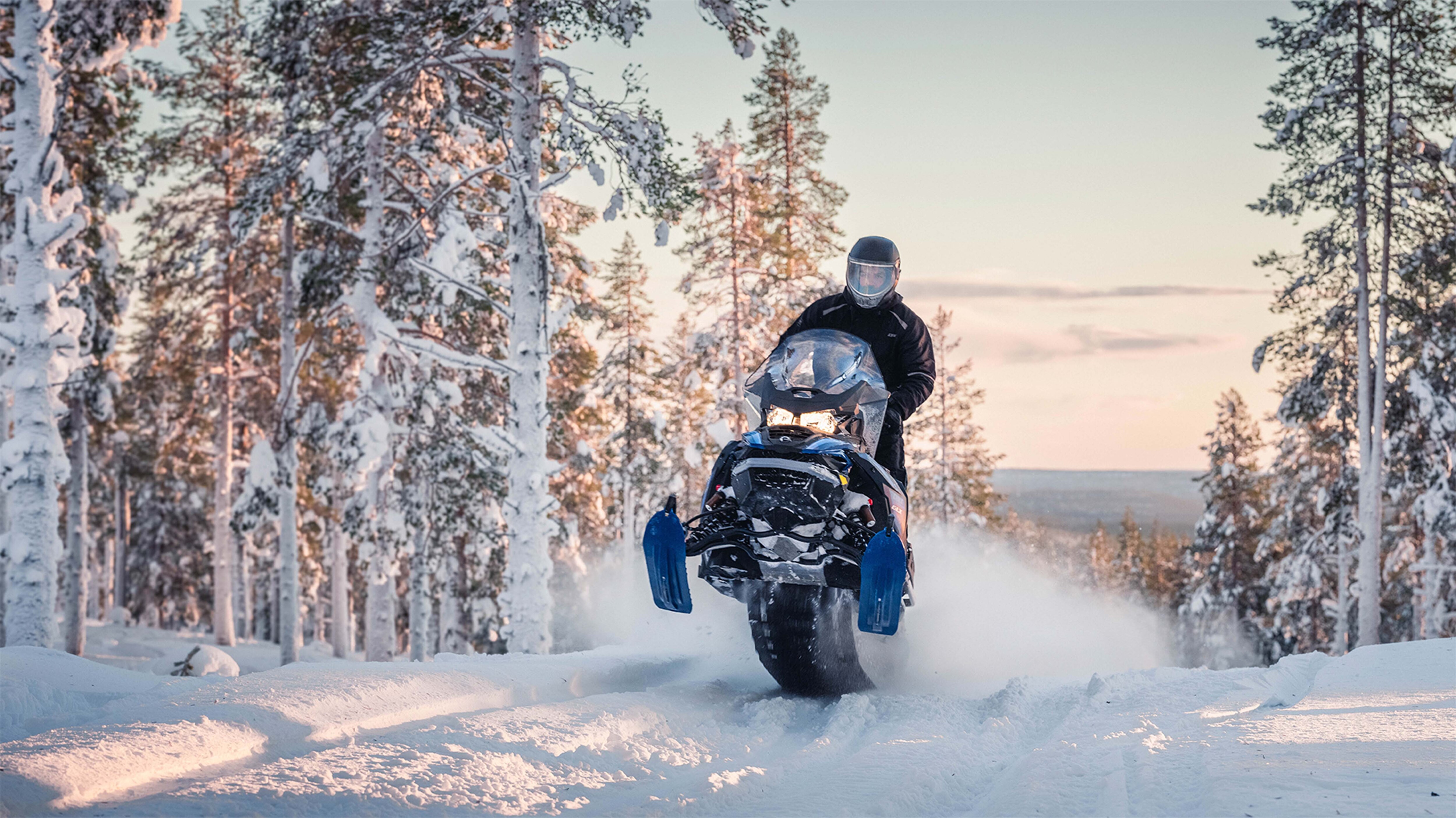 Commander GLX 5900 riding on the trail
