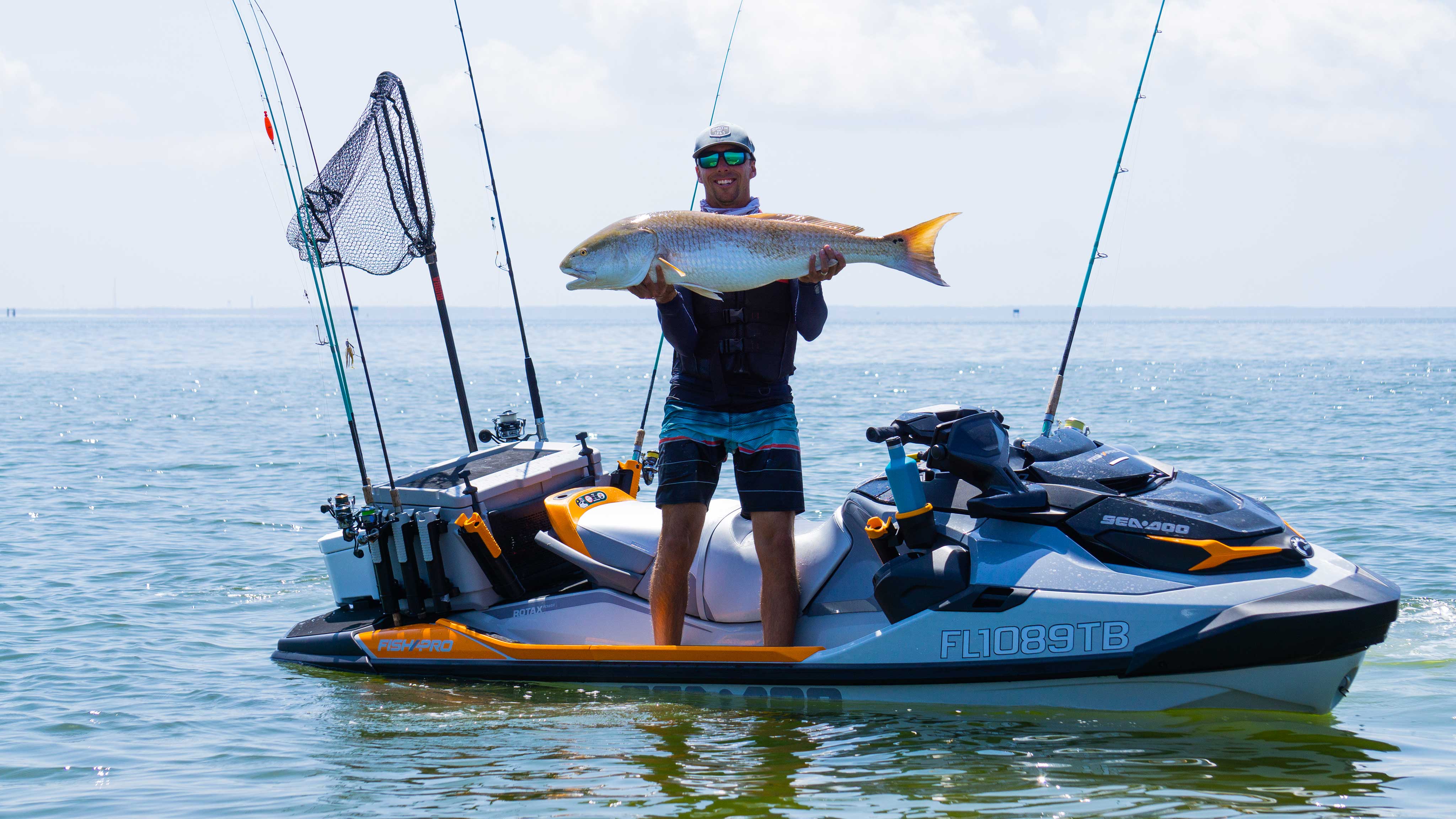 Амбасадорот на Sea-Doo Бри Андраси риболов на трофеј FishPro