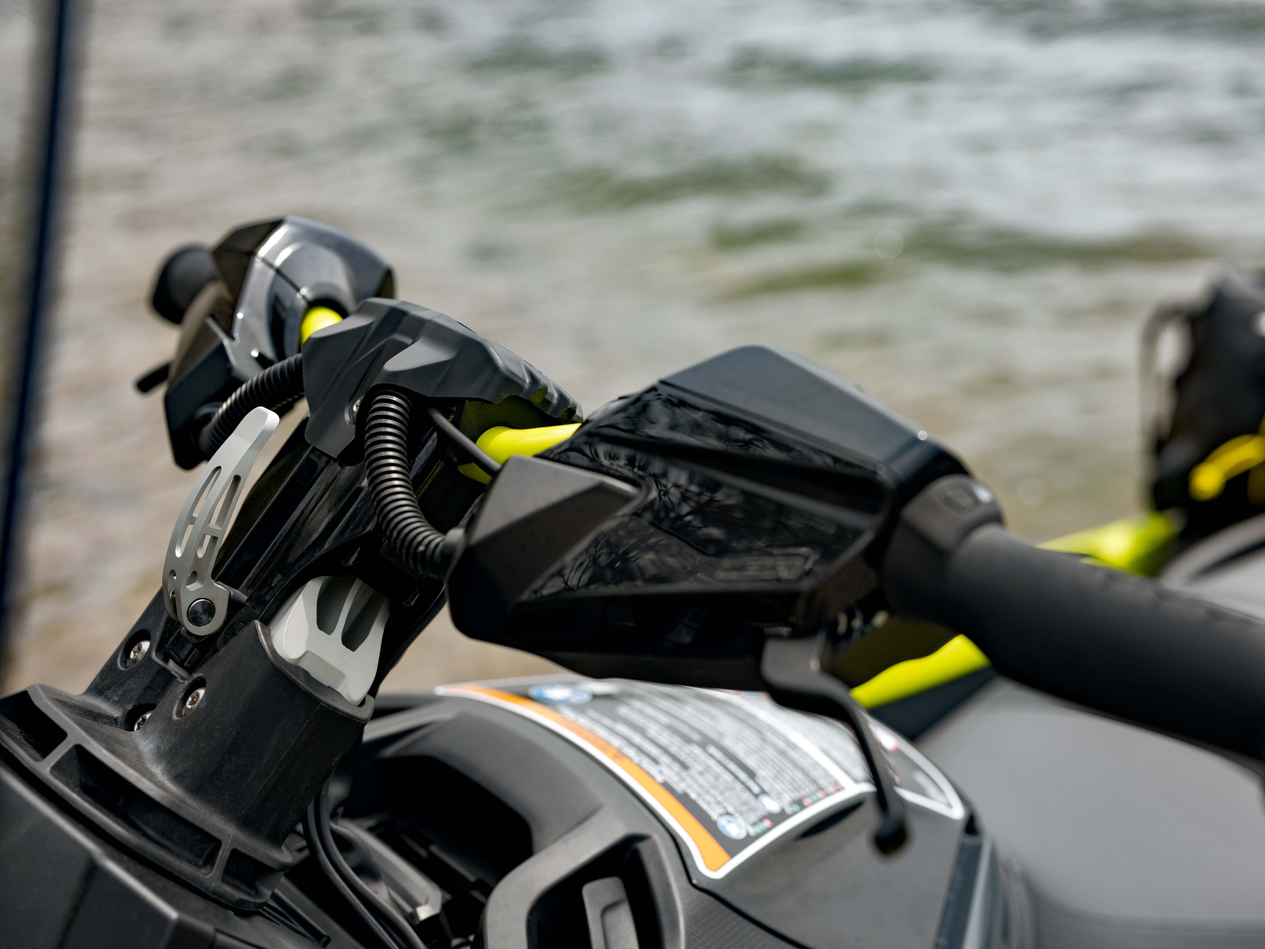 Adjustable Handlebar Riser of the Explorer Pro 170