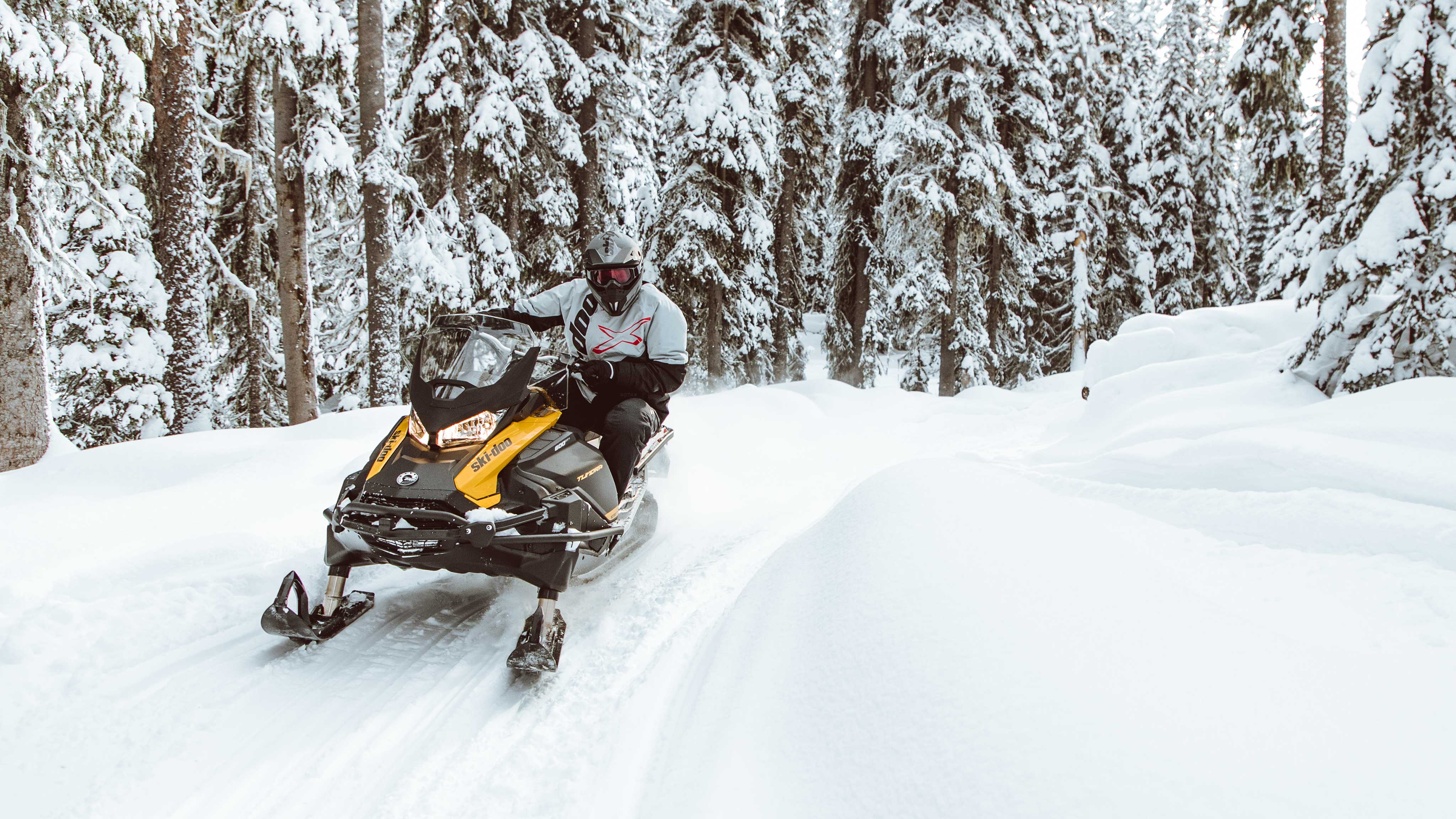 Man going to work with a Ski-Doo Skandic and a sleigh