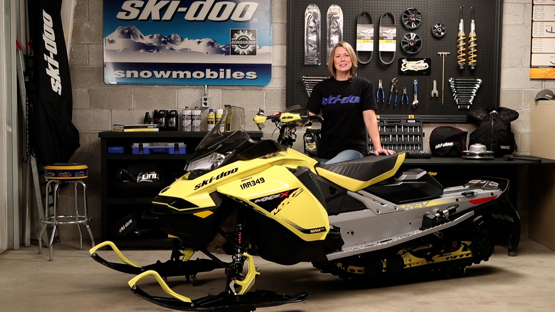 MJ Thompson Ski-Doo kar motosikletini yeni sezon için hazırlıyor