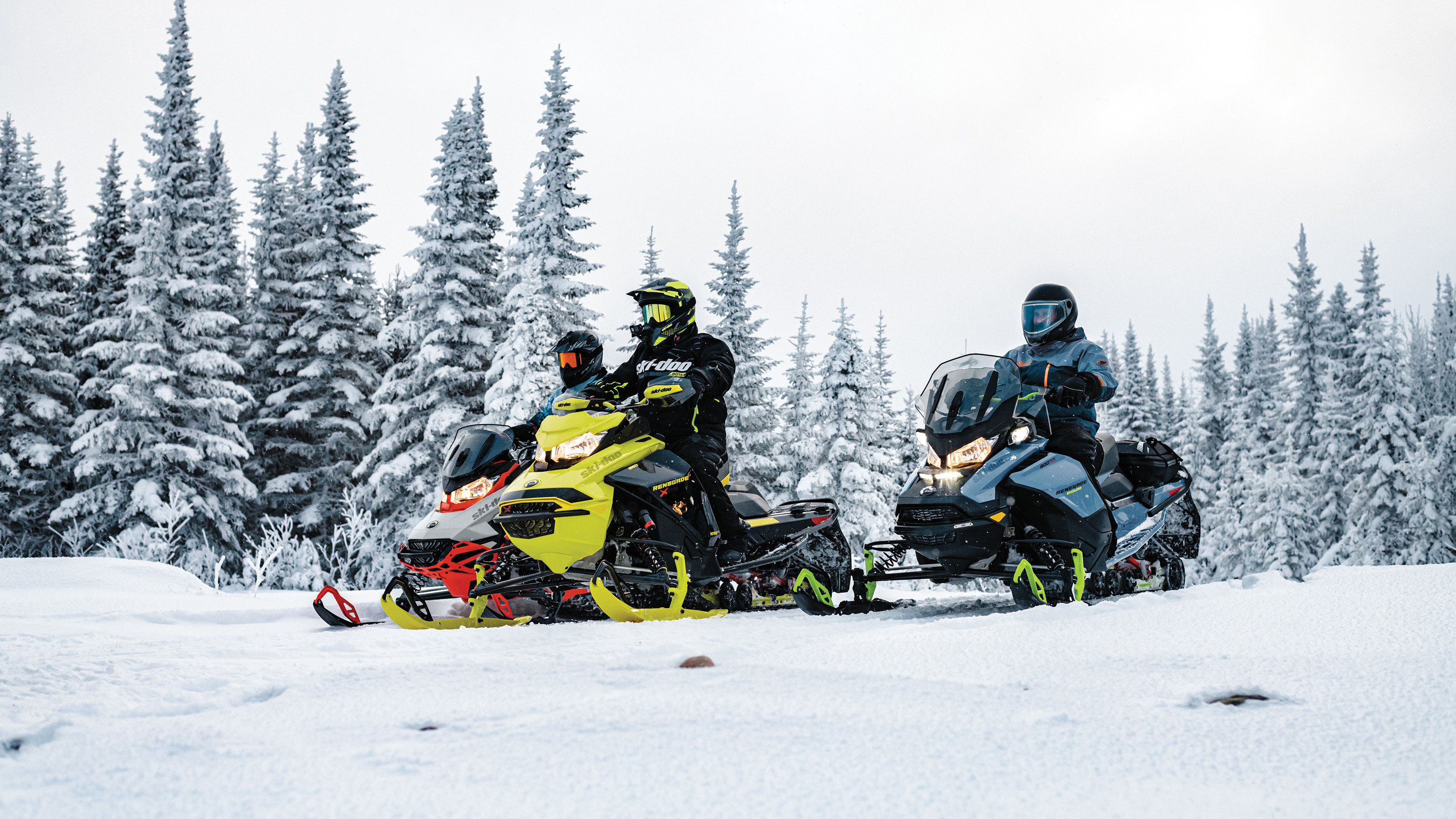 WHAT TO WEAR WHEN SNOWMOBILING ON TRAILS