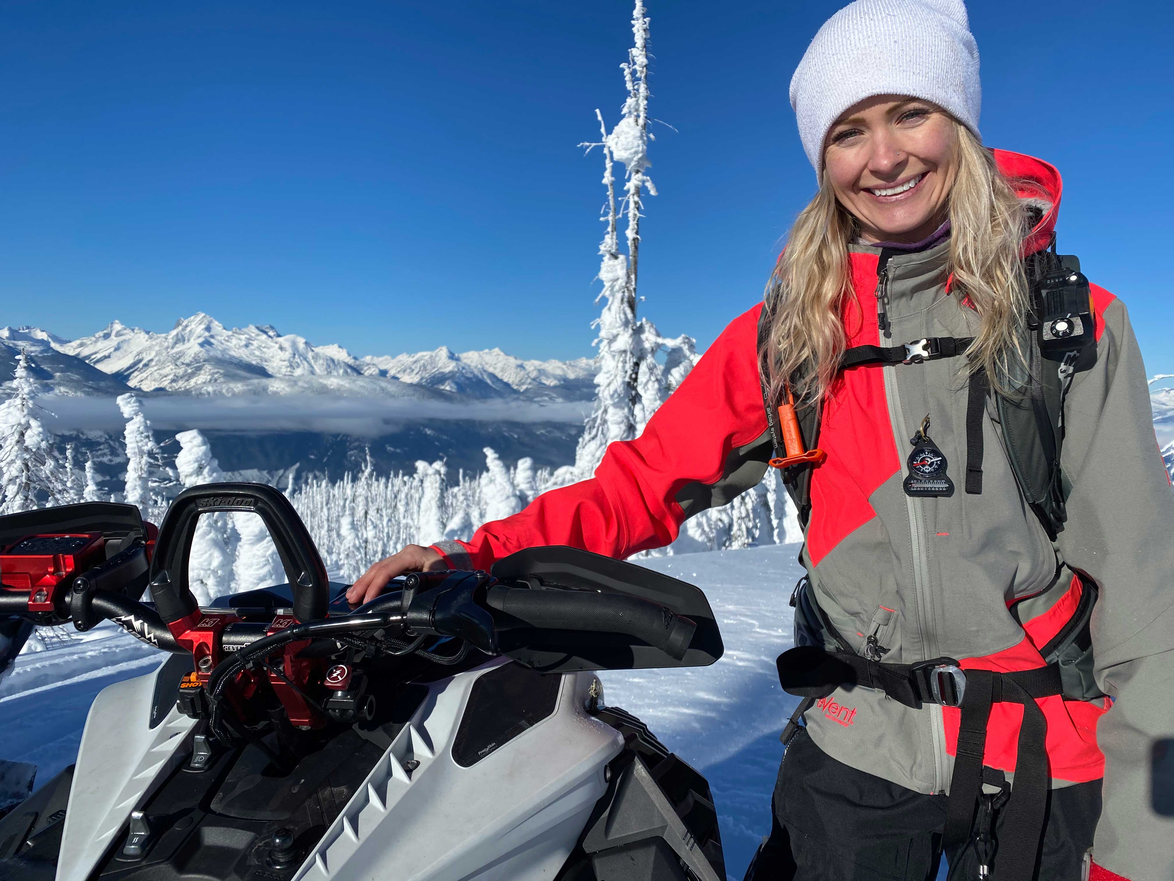 Ski-Doo Ambassador Shena Thomas Snowmobile Motorne Sanjke Amabsador