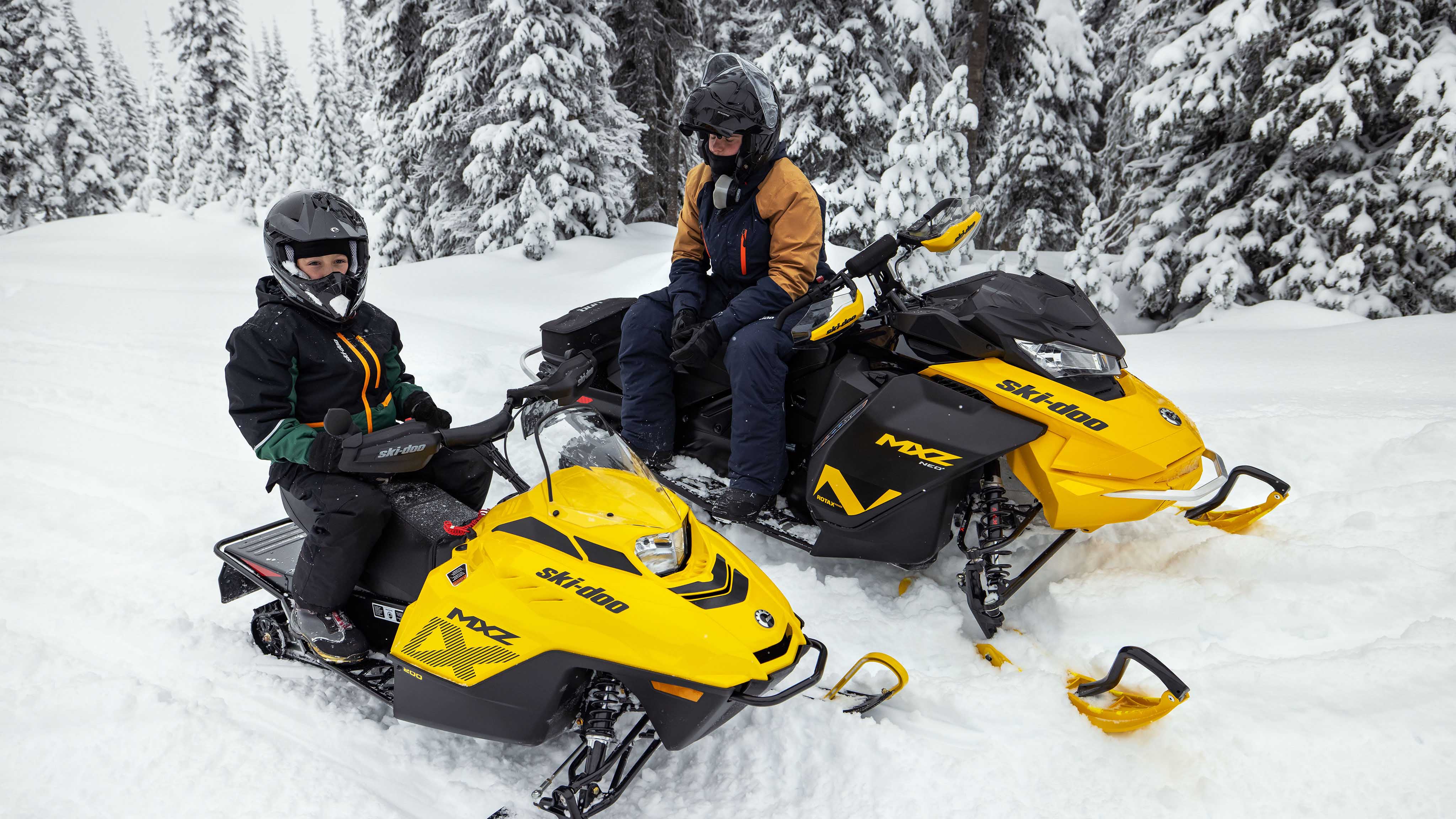 2023 Ski-Doo MXZ NEO - Intermediate Trail snowmobile & Sleds